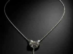 Add a touch of romance with this dainty bow and heart necklace. Featuring a delicate ribbon charm and a polished heart pendant, it’s the perfect minimalist gift for her — ideal for everyday wear, anniversaries, or Valentine’s Day. ROSAEL